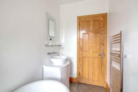 Crewe Apartment - 2 Bed, Free Off Street Parking And Private Garden إدنبرة المظهر الخارجي الصورة